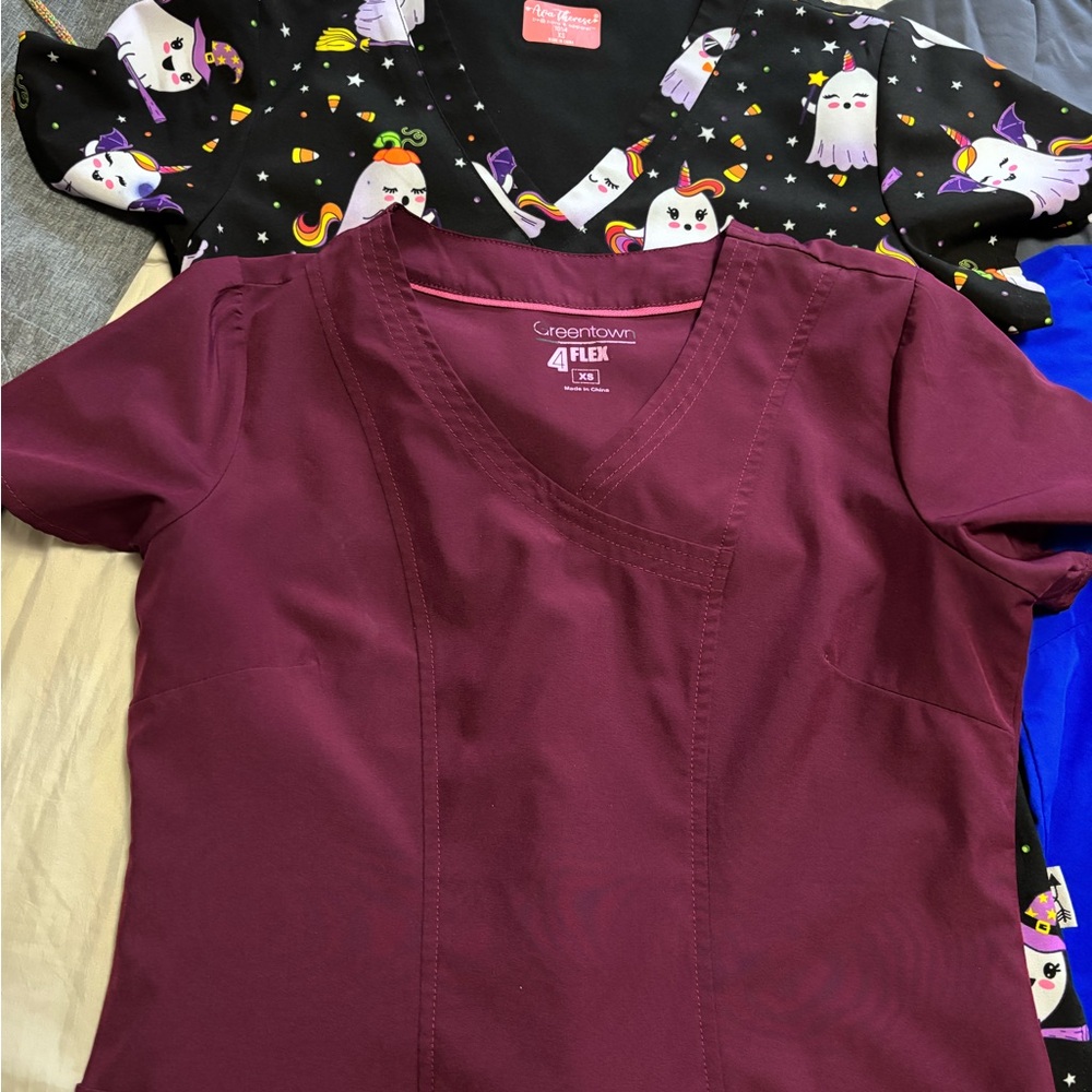 Assorted XS Scrubs - Picture 2 of 8